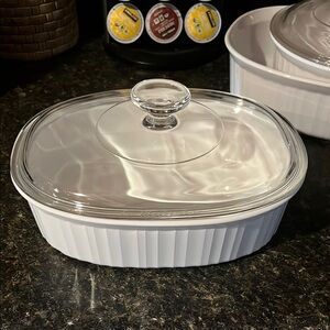 Corningware French F-12-B- 1.8 liter white casserole dish w/lid 9.5” long oval
